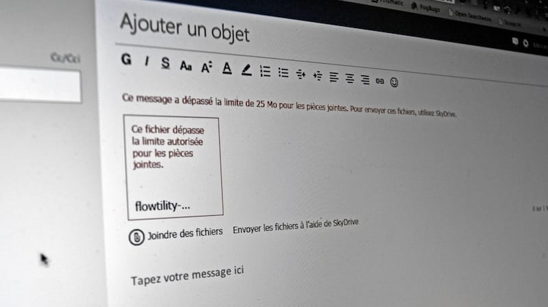 outlook-com-piece-jointe